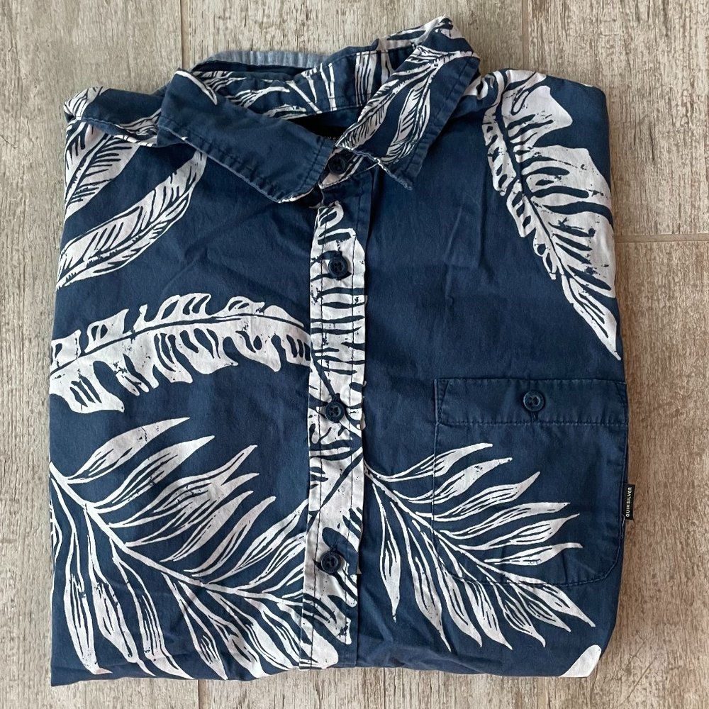 Quiksilver Collared Button Down Short Sleeve Shirt Blue Leaf Pattern - Size S